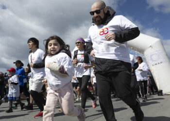 Cerca de 400 personas celebraron los 80 años del descubrimiento del petróleo con una corrida familiar en la Costanera de Punta Arenas
