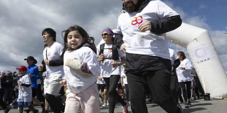 Cerca de 400 personas celebraron los 80 años del descubrimiento del petróleo con una corrida familiar en la Costanera de Punta Arenas