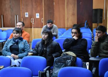 ESTUDIANTES DE TÉCNICO EN VETERINARIA DEL CFT MAGALLANES VISITAN LA SEREMI DE SALUD Y CONOCEN EN TERRENO SU LABOR SANITARIA