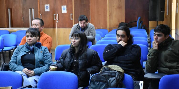 ESTUDIANTES DE TÉCNICO EN VETERINARIA DEL CFT MAGALLANES VISITAN LA SEREMI DE SALUD Y CONOCEN EN TERRENO SU LABOR SANITARIA