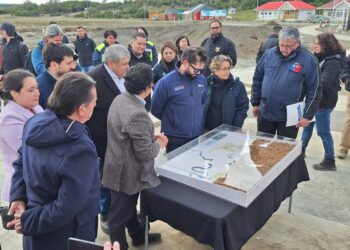 Presidente Gabriel Boric recorre Pampa Guanaco para conocer avances en infraestructura pública