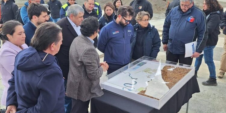Presidente Gabriel Boric recorre Pampa Guanaco para conocer avances en infraestructura pública