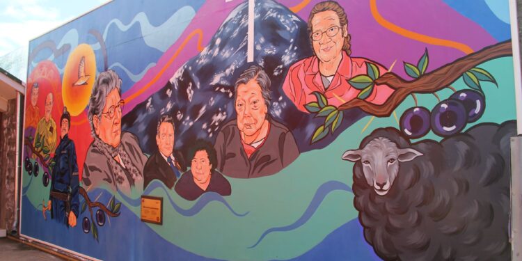 Barrio Chile Nuevo celebra mural que honra su historia comunitaria