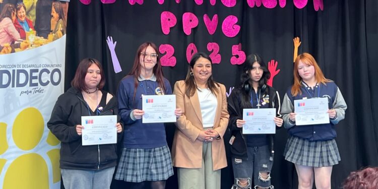 Natales cierra ciclo preventivo con certificación de 61 personas y sello para ocho organizaciones en el 25N