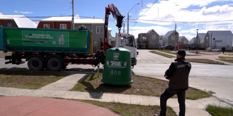Punta Arenas duplica su red de reciclaje con 50 nuevas campanas de vidrio