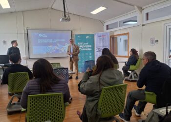 Autoridades de Tierra del Fuego dialogan con vecinas y vecinos de Porvenir sobre los avances del sistema Chile Cuida