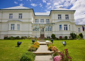 Corte de Punta Arenas avala destitución de TENS que viajó al extranjero estando con licencia médica