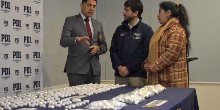 PDI incauta mas de 6 kilos de clorhidrato de cocaína, los cuales venían dosificados en 596 ovoides y detienen a ciudadano colombiano.