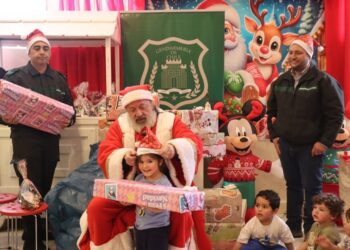Gendarmería celebró la navidad con niños del jardín infantil Josefina Braun, el viejito pascuero deleito a los mas perqueños