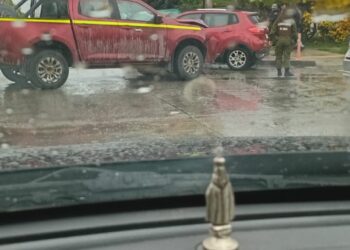 Punta Arenas: Bomberos acude a rescate vehicular en Armando Sanhueza con Croacia