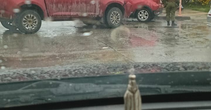 Punta Arenas: Bomberos acude a rescate vehicular en Armando Sanhueza con Croacia