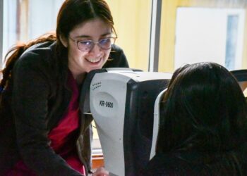 Colaboración público-privada permite operativo oftalmológico que favorece a más de 50 residentes en Puerto Williams