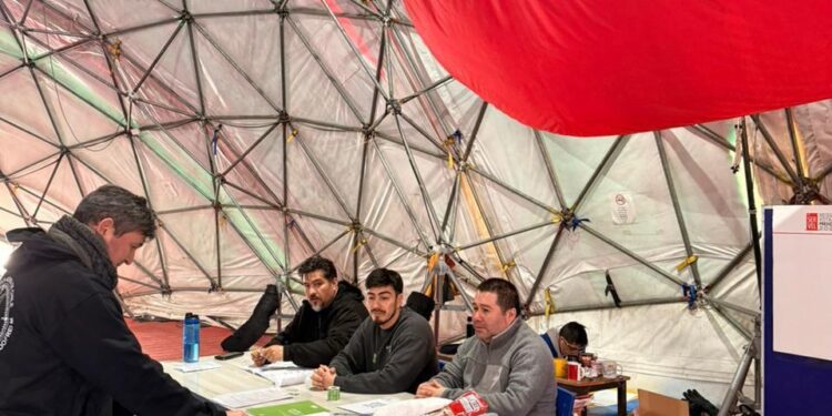 Tormenta de nieve no detiene proceso electoral en la Antártica: mesa instalada en la Base Eduardo Frei Montalva