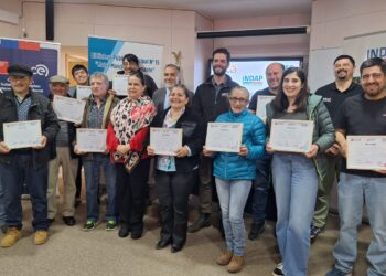 Productores y productoras de Porvenir se certifican en ganadería y agricultura en programa conjunto de SENCE e INDAP