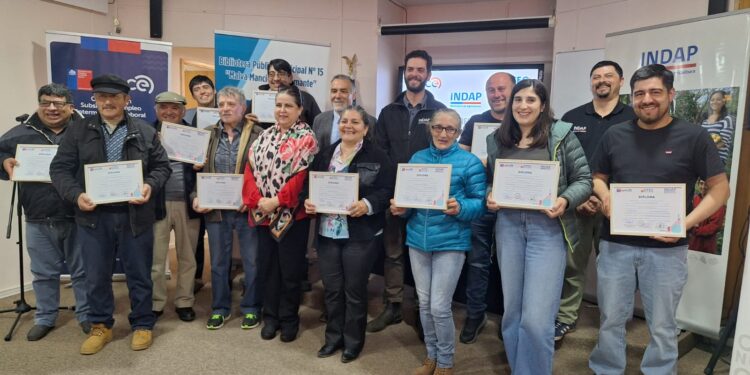 Productores y productoras de Porvenir se certifican en ganadería y agricultura en programa conjunto de SENCE e INDAP