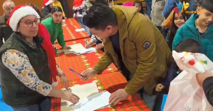 Municipalidad de Porvenir distribuye más de 600 obsequios navideños a niños y niñas de la comuna