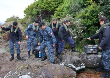 Guardiamarinas litorales y marineros de servicio militar realizaron visita profesional a la alcaldía de mar “paso tortuoso” en el Estrecho de Magallanes