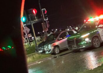 Choque en Av. Frei deja semáforo destruido y moviliza a Carabineros