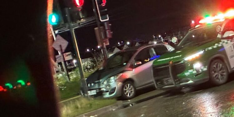 Choque en Av. Frei deja semáforo destruido y moviliza a Carabineros