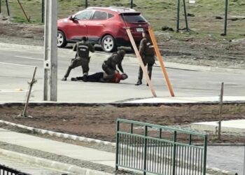 Carabineros detiene a hombre con órdenes vigentes tras violento procedimiento por desacato en Punta Arenas