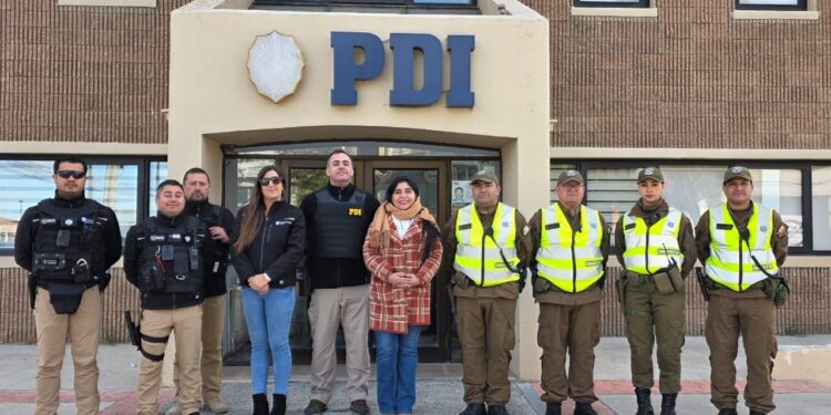 FISCALIZACIONES EN LOCALES DE CALLE ERRAZURIZ CULMINA CON UN DETENIDO Y SANCIONES POR IRREGUALARIDAD MIGRATORIA