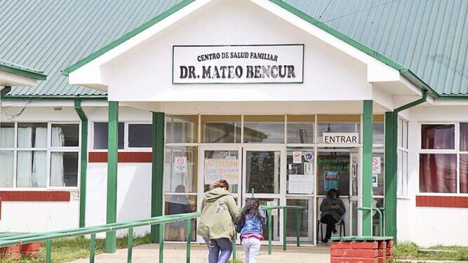 Detienen a sujeto por agresión y amenazas en Cesfam Mateo Bencur