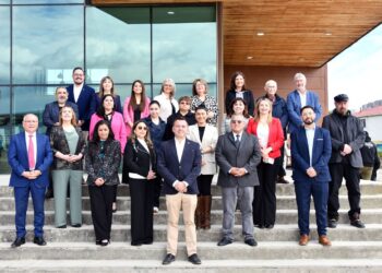 Punta Arenas reconoció a 14 ciudadanos destacados y 3 homenajes postumos.