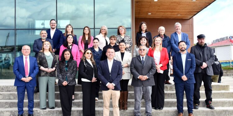 Punta Arenas reconoció a 14 ciudadanos destacados y 3 homenajes postumos.