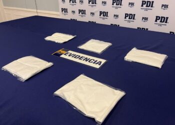 PDI incauta cocaína y detiene a cuatro personas por tráfico de drogas.