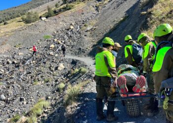 Rescatan a turista estadounidense lesionada tras ingresar de madrugada a sendero no habilitado en Torres del Paine