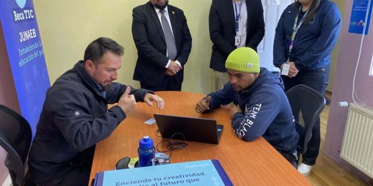 Alumnos de Educación para Jóvenes y Adultos