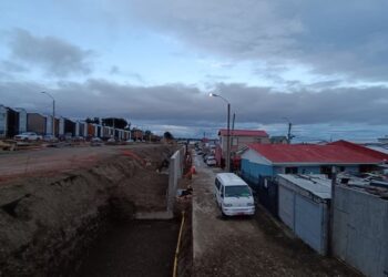 Vecinos de Villa Aves Australes denuncian discriminación y riesgos por muro de contención en Avenida Circunvalación