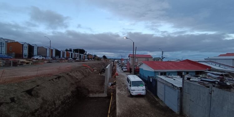 Vecinos de Villa Aves Australes denuncian discriminación y riesgos por muro de contención en Avenida Circunvalación