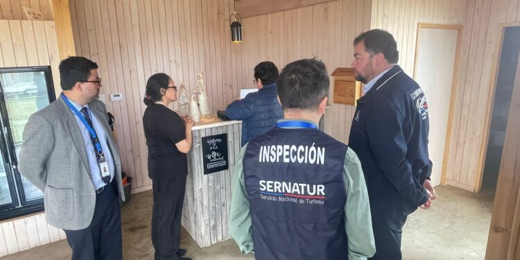 SERNAC, SERNATUR Y SII EN ACCIÓN MULTITAREA FISCALIZAN MERCADO DEL TURISMO EN NATALES.