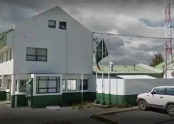 Dos hombres detenidos tras violento forcejeo con arma blanca en domicilio del sector sur de Punta Arenas