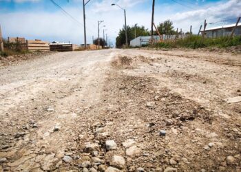 Municipalidad de Natales exige al MOP plan urgente para mejorar caminos del sector Huertos Familiares