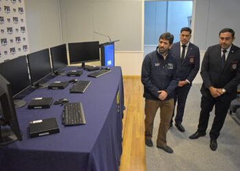 Delegación Presidencial Regional entrega computadores a la PDI para reforzar control migratorio en Monte Aymond