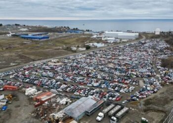 Fracasa remate de casi 700 vehículos abandonados en Punta Arenas y se mantiene grave problema en corral municipal