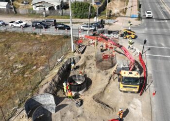 Aguas Magallanes ejecuta obras clave de alcantarillado en avenida Los Flamencos con cierre parcial de calzada
