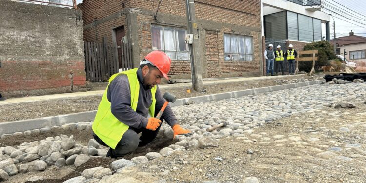 Embajadora de Croacia destaca rescate patrimonial en obras de Avenida Colón en Punta Arenas