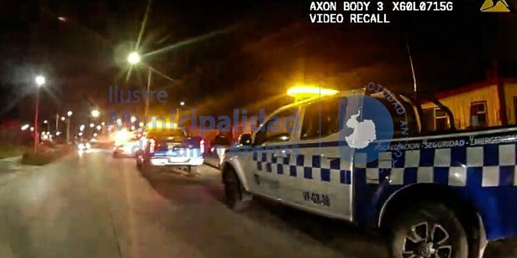 Dos detenidos en procedimientos paralelos por desórdenes y porte de armas en Punta Arenas