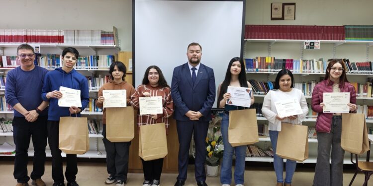 DPP DE ÚLTIMA ESPERANZA RECONOCE A ESTUDIANTES DE LICEOS PÚBLICOS DE PUERTO NATALES  PUNTAJES EN LA PAES