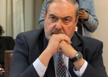 Bianchi acusa golpe a Magallanes, Cámara frena expansión de ENAP al hidrógeno y ampliación de muelles clave