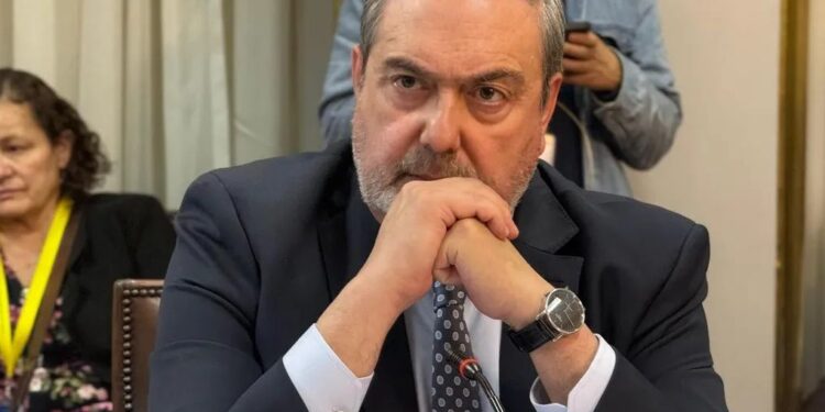 Bianchi acusa golpe a Magallanes, Cámara frena expansión de ENAP al hidrógeno y ampliación de muelles clave