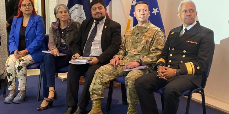 Instituto Antártico Chileno  presentó enciclopedia antártica ilustrada, la obra permitió una visión en torno al quehacer y experiencias.