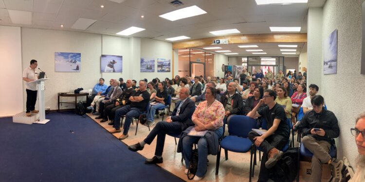 INACH presenta la cuarta edición de la Enciclopedia Visual de la Antártica, una obra clave para comprender el futuro del planeta