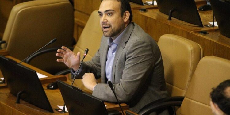 Bianchi exige transparencia total y cuestiona falta de claridad en uso de recursos del Gobierno Regional