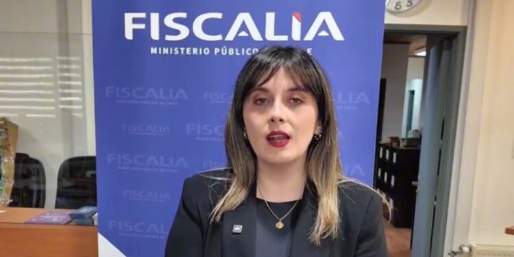 Detienen a sujeto sorprendido al interior de domicilio en habitación de menor de edad