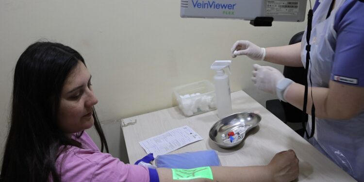 Hospital Clínico de Magallanes incorpora innovadora tecnología para facilitar toma de muestras y mejorar atención a pacientes