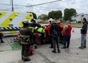 Colisión de vehículos menores movilizó a Bomberos en avenida España
